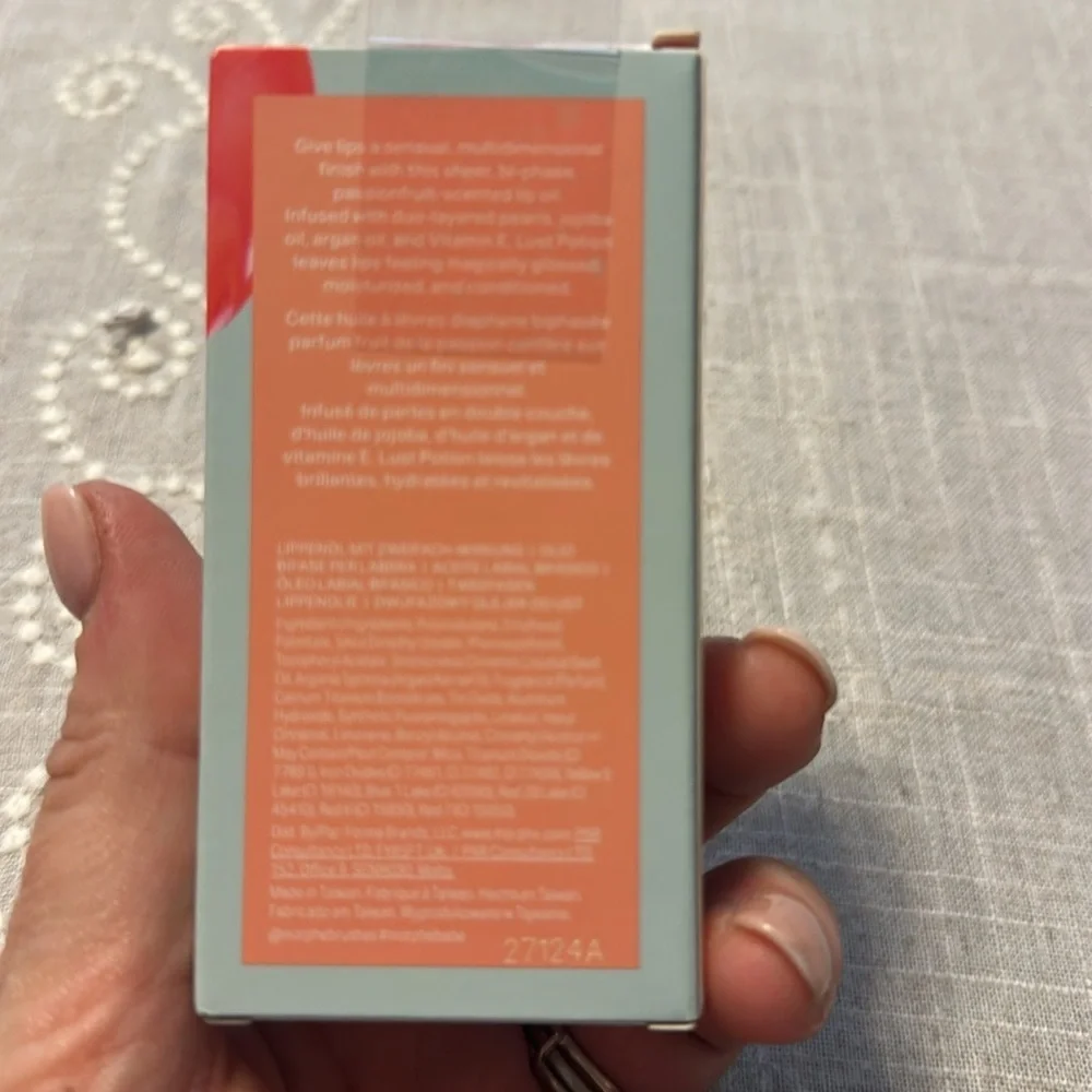 Morphe lust potion bi-phase lip oil in passionfruit scent
